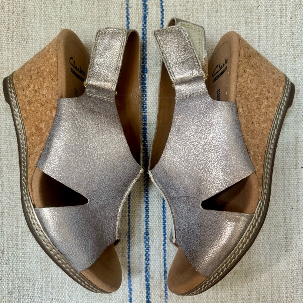 CLARKS Helio Float Wedge Sandals